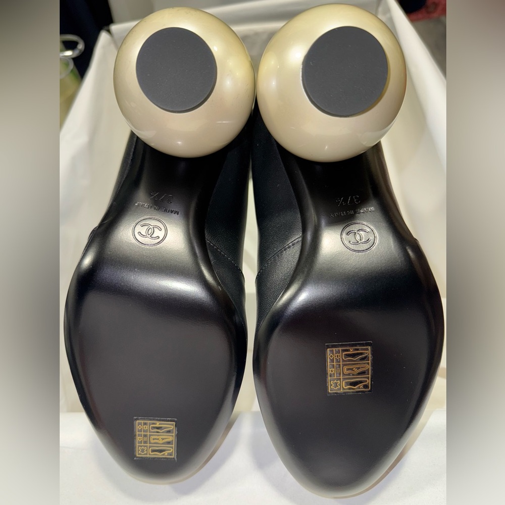 Chanel 25K Black White Pearl Ball Heel CC Logo Stretch Leather Calf Boots 37.5 - Picture 16 of 16